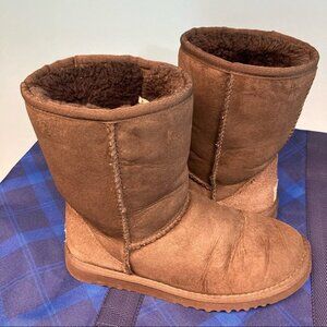 UGG  Sz 5 Classic Short Shearling Lined Booties